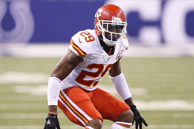 INDIANAPOLIS, IN - OCTOBER 30: Eric Berry #29 of the Kansas City Chiefs in action against the Indianapolis Colts during the game at Lucas Oil Stadium on October 30, 2016 in Indianapolis, Indiana. The Chiefs defeated the Colts 30-14. (Photo by Joe Robbins/Getty Images)