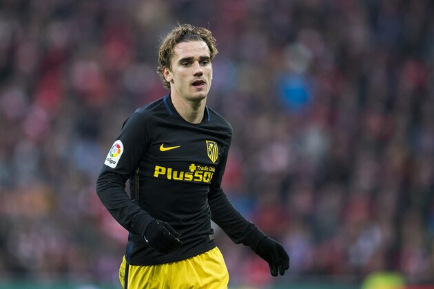 BILBAO, SPAIN - JANUARY 22:  Antoine Griezmann of Atletico Madrid reacts during the La Liga match between Athletic Club Bilbao and Atletico Madrid at San Mames Stadium on January 22, 2017 in Bilbao, Spain.  (Photo by Juan Manuel Serrano Arce/Getty Images)