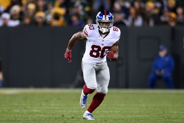 GREEN BAY, WI - OCTOBER 09:  Victor Cruz #80 of the New York Giants runs a pass route during a game against the Green Bay Packers at Lambeau Field on October 9, 2016 in Green Bay, Wisconsin. The Packers defeated the Giants 23-16.  (Photo by Stacy Revere/Getty Images)