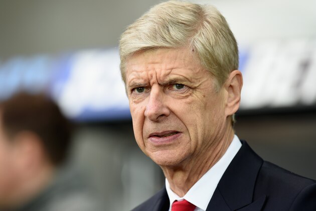 SWANSEA, WALES - JANUARY 14:  Arsene Wenger, Manager of Arsenal during the Premier League match between Swansea City and Arsenal at Liberty Stadium on January 14, 2017 in Swansea, Wales.  (Photo by Tony Marshall/Getty Images)