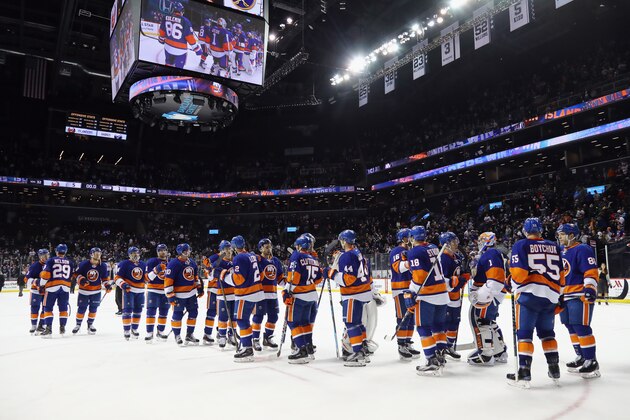 NEW YORK, NY - DECEMBER 23: The New York Islanders celebrate a 5-1 victory over the Buffalo Sabres  at the Barclays Center on December 23, 2016 in the Brooklyn borough of New York City.  (Photo by Bruce Bennett/Getty Images)