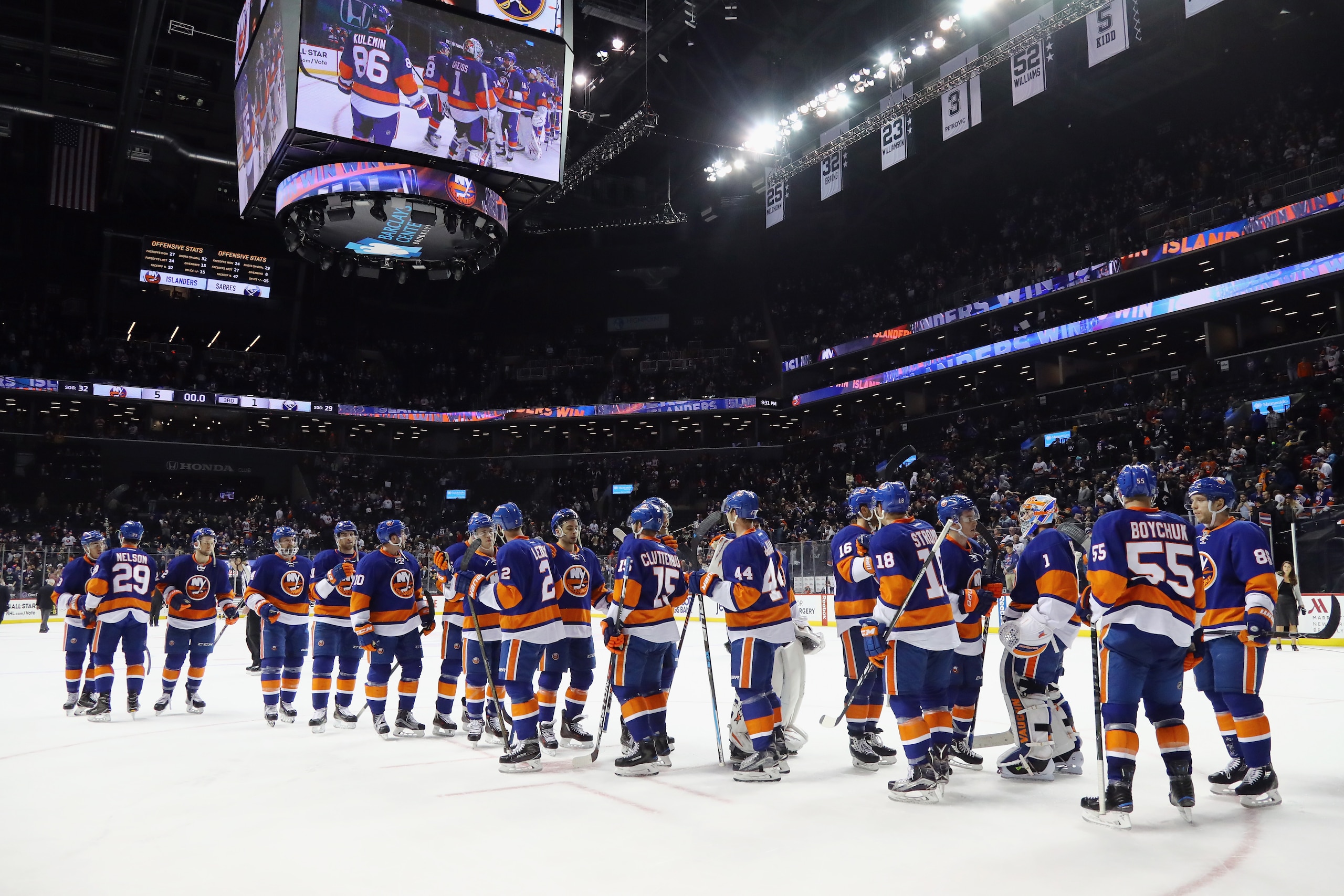 NEW YORK, NY - DECEMBER 23: The New York Islanders celebrate a 5-1 victory over the Buffalo Sabres  at the Barclays Center on December 23, 2016 in the Brooklyn borough of New York City.  (Photo by Bruce Bennett/Getty Images)