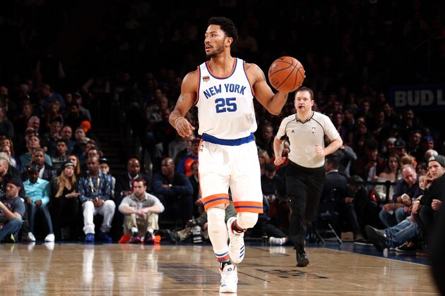 NEW YORK, NY - JANUARY 27: Derrick Rose #25 of the New York Knicks handles the ball during the game against the Charlotte Hornets on January 27, 2017 at Madison Square Garden in New York City, New York.  NOTE TO USER: User expressly acknowledges and agrees that, by downloading and or using this photograph, User is consenting to the terms and conditions of the Getty Images License Agreement. Mandatory Copyright Notice: Copyright 2017 NBAE (Photo by Nathaniel S. Butler/NBAE via Getty Images)