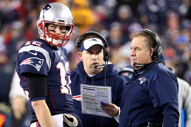 FOXBORO, MA - DECEMBER 12:  Patriots Head Coach Bill Belichick, offensive Coordinator Josh McDaniels and Tom Brady #12 of the New England look on during a time out in the first half against the Baltimore Ravens at Gillette Stadium on December 12, 2016 in Foxboro, Massachusetts.  (Photo by Adam Glanzman/Getty Images)