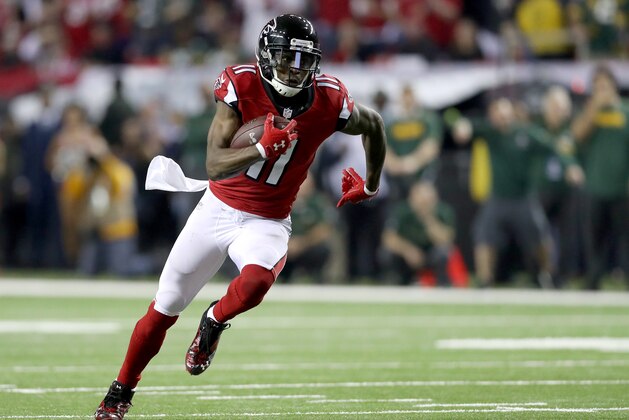 ATLANTA, GA - JANUARY 22: Julio Jones #11 of the Atlanta Falcons runs after a catch in the second quarter against the Green Bay Packers in the NFC Championship Game at the Georgia Dome on January 22, 2017 in Atlanta, Georgia.  (Photo by Rob Carr/Getty Images)