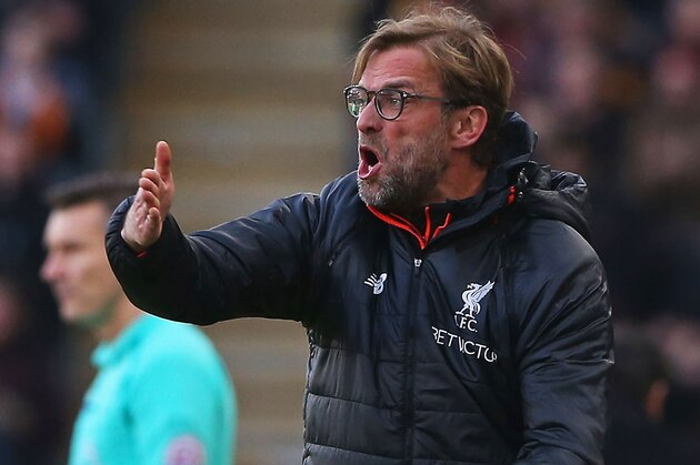 HULL, ENGLAND - FEBRUARY 04:  Jurgen Klopp, Manager of Liverpool gives his team instructions during the Premier League match between Hull City and Liverpool at KCOM Stadium on February 4, 2017 in Hull, England.  (Photo by Nigel Roddis/Getty Images)
