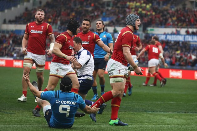 ROME, ITALY - FEBRUARY 05:  Jonathan Davies of Wales celebrates after scoring his team's first try during the RBS Six Nations match between Italy and Wales at the Stadio Olimpico on February 5, 2017 in Rome, Italy.  (Photo by David Rogers/Getty Images)