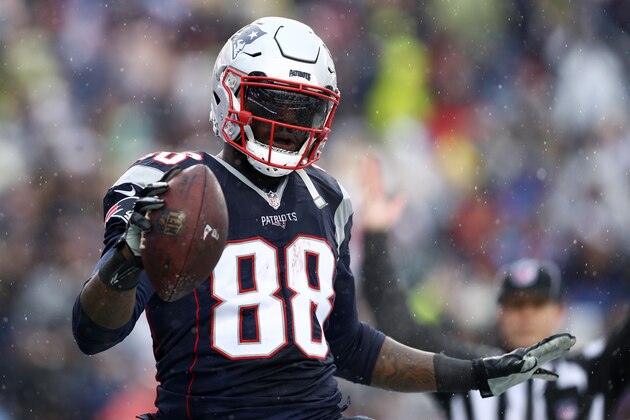 FOXBORO, MA - DECEMBER 24: Martellus Bennett #88 of the New England Patriots celebrates after scoring a touchdown against the New York Jets during the first half at Gillette Stadium on December 24, 2016 in Foxboro, Massachusetts. (Photo by Maddie Meyer/Getty Images)