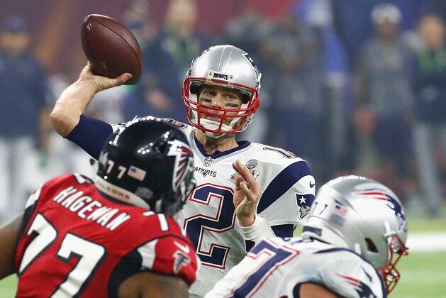 HOUSTON, TX - FEBRUARY 05:  Tom Brady #12 of the New England Patriots throws a pass against the Atlanta Falcons in the fourth quarter during Super Bowl 51 at NRG Stadium on February 5, 2017 in Houston, Texas.  (Photo by Gregory Shamus/Getty Images)