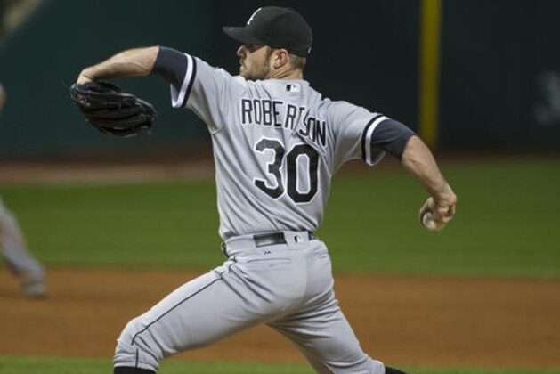 Chicago White Sox relief pitcher David Robertson delivers against the Cleveland Indians during the ninth inning of a baseball game in Cleveland, Saturday Sept. 24, 2016. the White Sox won 8-1. (AP Photo/Phil Long)