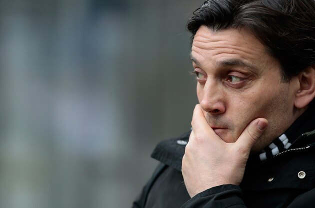MILAN, ITALY - FEBRUARY 05:  AC Milan coach Vincenzo Montella reacts during the Serie A match between AC Milan and UC Sampdoria at Stadio Giuseppe Meazza on February 5, 2017 in Milan, Italy.  (Photo by Emilio Andreoli/Getty Images)