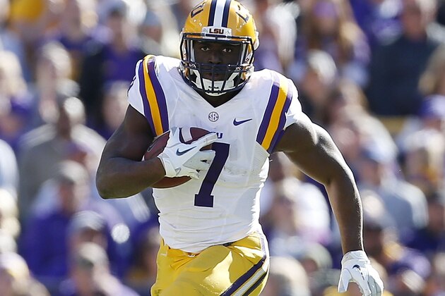 BATON ROUGE, LA - NOVEMBER 19:  Leonard Fournette #7 of the LSU Tigers runs with the ball during a game against the Florida Gators at Tiger Stadium on November 19, 2016 in Baton Rouge, Louisiana. Florida won 16-10.  (Photo by Jonathan Bachman/Getty Images)