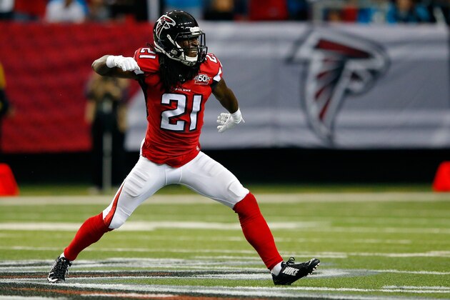 ATLANTA, GA - DECEMBER 27:  Desmond Trufant #21 of the Atlanta Falcons celebrates during the second half against the Carolina Panthers at the Georgia Dome on December 27, 2015 in Atlanta, Georgia.  (Photo by Kevin C. Cox/Getty Images)