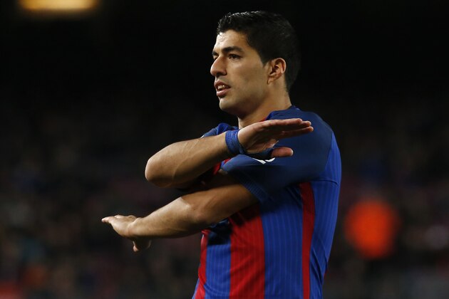 Barcelona's Uruguayan forward Luis Suarez reacts to a decision of the referee during the Spanish Copa del Rey (King's Cup) semi final second leg football match FC Barcelona vs Club Atletico de Madrid at the Camp Nou stadium in Barcelona on February 7, 2017. / AFP / PAU BARRENA        (Photo credit should read PAU BARRENA/AFP/Getty Images)