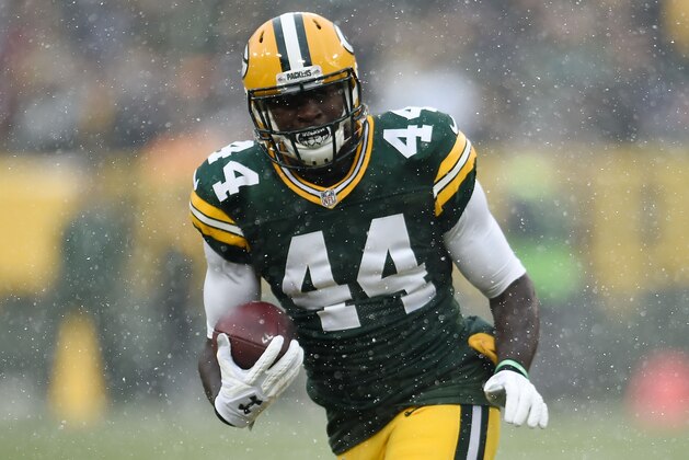 GREEN BAY, WI - DECEMBER 04:  James Starks #44 of the Green Bay Packers runs for yards during a game against the Houston Texans at Lambeau Field on December 4, 2016 in Green Bay, Wisconsin.  Green Bay defeated Houston 21-13.  (Photo by Stacy Revere/Getty Images)