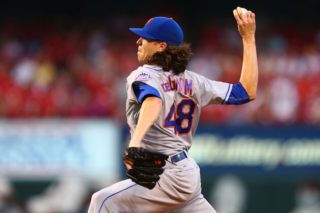 ST. LOUIS, MO - AUGUST 24: Starter Jacob deGrom #48 of the New York Mets pitches against the St. Louis Cardinals in the first inning at Busch Stadium on August 24, 2016 in St. Louis, Missouri.  (Photo by Dilip Vishwanat/Getty Images)