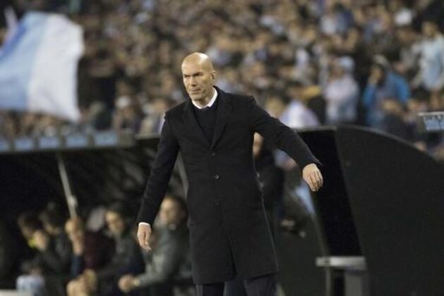 Real Madrid's coach Zinedine Zidane gestures during a Copa del Rey, quarter final, 2nd leg soccer match between Celta and Real Madrid at the Balaidos stadium in Vigo, Spain, Wednesday Jan. 25, 2017. (AP Photo/Lalo R. Villar)
