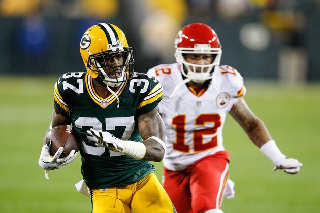 GREEN BAY, WI - SEPTEMBER 28:   Sam Shields #37 of the Green Bay Packers runs back an interception in the second half of the game against the Kansas City Chiefs at Lambeau Field on September 28, 2015 in Green Bay, Wisconsin.  The Green Bay Packers defeat the Kansas City Chiefs 38-28.  (Photo by Joe Robbins/Getty Images)