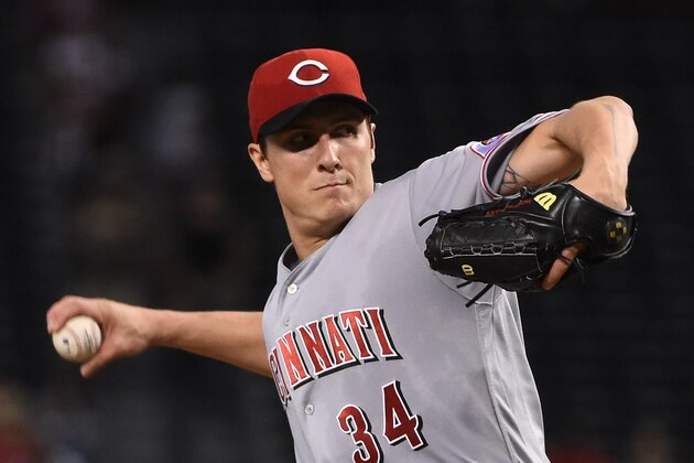 PHOENIX, AZ - AUGUST 28: Homer Bailey #34 of the Cincinnati Reds delivers a first inning pitch against the Arizona Diamondbacks at Chase Field on August 28, 2016 in Phoenix, Arizona. (Photo by Norm Hall/Getty Images)