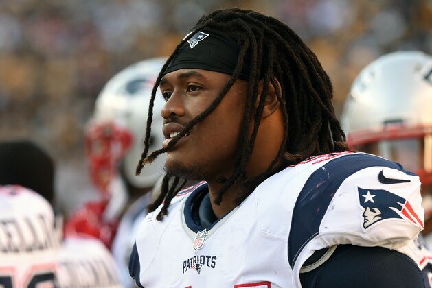 PITTSBURGH, PA - OCTOBER 23: Linebacker Dont'a Hightower of the New England Patriots looks on from the sideline during a game against the Pittsburgh Steelers at Heinz Field on October 23, 2016 in Pittsburgh, Pennsylvania. The Patriots defeated the Steelers 27-16. (Photo by George Gojkovich/Getty Images)
