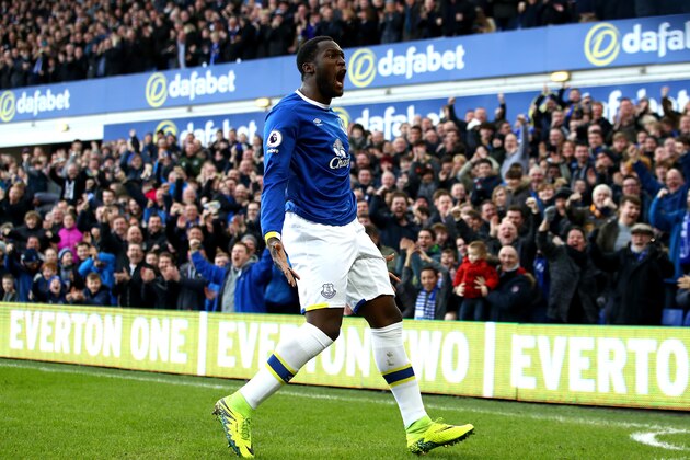 LIVERPOOL, ENGLAND - FEBRUARY 04:  Romelu Lukaku of Everton celebrates scoring his sides first goal during the Premier League match between Everton and AFC Bournemouth at Goodison Park on February 4, 2017 in Liverpool, England.  (Photo by Clive Brunskill/Getty Images)