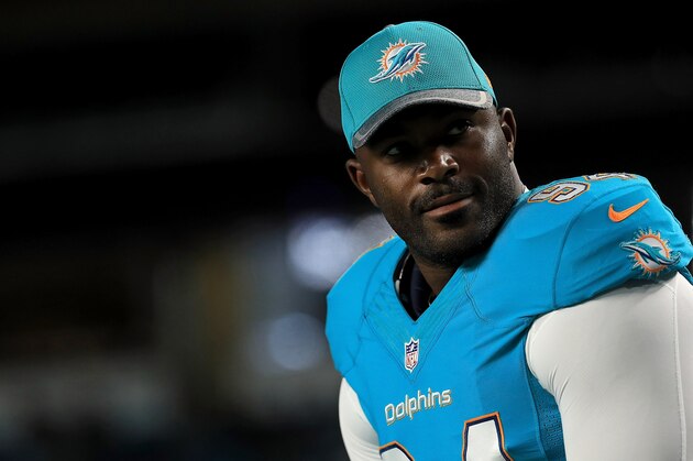 MIAMI GARDENS, FL - SEPTEMBER 01:  Mario Williams #94 of the Miami Dolphins looks on during a preseason game against the Tennessee Titans at Hard Rock Stadium on September 1, 2016 in Miami Gardens, Florida.  (Photo by Mike Ehrmann/Getty Images)