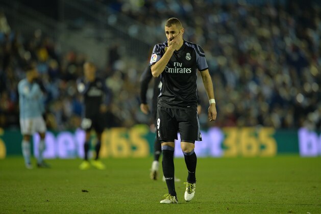 VIGO, SPAIN - JANUARY 25: Karim Benzema of Real Madrid reacts during the Copa del Rey quarter-final second leg match between Real Club Celta de Vigo and Real Madrid Club de Futbol at Municipal de Balaidos stadium on January 25, 2017 in Vigo, Spain. (Photo by Octavio Passos/Getty Images)
