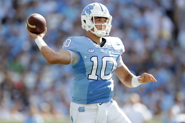 CHAPEL HILL, NC - SEPTEMBER 24:  Mitch Trubisky #10 of the North Carolina Tar Heels drops back to pass against the Pittsburgh Panthers during their game at Kenan Stadium on September 24, 2016 in Chapel Hill, North Carolina.  (Photo by Streeter Lecka/Getty Images)