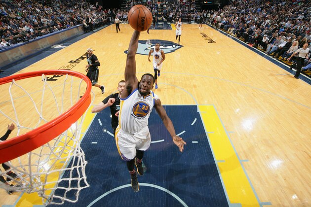 MEMPHIS, TN - FEBRUARY 10:  Draymond Green #23 of the Golden State Warriors goes to the basket against the Memphis Grizzlies on February 10, 2017 at FedExForum in Memphis, Tennessee. NOTE TO USER: User expressly acknowledges and agrees that, by downloading and or using this photograph, User is consenting to the terms and conditions of the Getty Images License Agreement. Mandatory Copyright Notice: Copyright 2017 NBAE (Photo by Joe Murphy/NBAE via Getty Images)