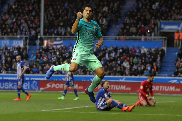 Barcelona's Uruguayan forward Luis Suarez celebrates after scoring during the Spanish league football match Deportivo Alaves vs FC Barcelona at the Mendizorroza stadium in Vitoria on Feburary 11, 2017. / AFP / CESAR MANSO        (Photo credit should read CESAR MANSO/AFP/Getty Images)