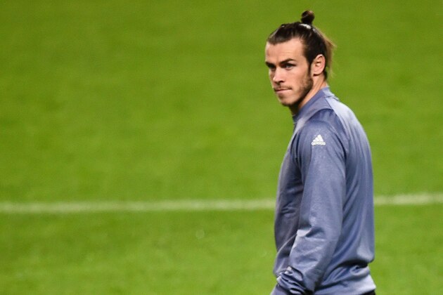 Real Madrid's Welsh forward Gareth Bale looks on during a training session at Alvalade stadium in Lisbon on November 21, 2016, on the eve of the UEFA Champions League group F football match Sporting CP vs Real Madrid.  / AFP / PATRICIA DE MELO MOREIRA        (Photo credit should read PATRICIA DE MELO MOREIRA/AFP/Getty Images)