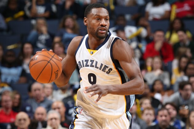 MEMPHIS, TN - JANUARY 25:  Tony Allen #9 of the Memphis Grizzlies handles the ball during the game against the Toronto Raptors on January 25, 2017 at FedExForum in Memphis, Tennessee. NOTE TO USER: User expressly acknowledges and agrees that, by downloading and or using this photograph, User is consenting to the terms and conditions of the Getty Images License Agreement. Mandatory Copyright Notice: Copyright 2017 NBAE (Photo by Joe Murphy/NBAE via Getty Images)