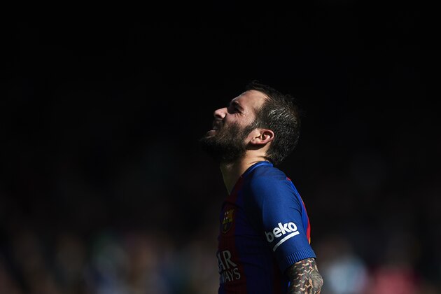 SEVILLE, SPAIN - JANUARY 29: Aleix Vidal of FC Barcelona reacts during La Liga match between Real Betis Balompie and FC Barcelona at Benito Villamarin Stadium on January 29, 2017 in Seville, Spain. (Photo by Aitor Alcalde/Getty Images) SEVILLE, SPAIN - JANUARY 29: Aleix Vidal of FC Barcelona reacts during La Liga match between Real Betis Balompie and FC Barcelona at Benito Villamarin Stadium on January 29, 2017 in Seville, Spain. (Photo by Aitor Alcalde/Getty Images)