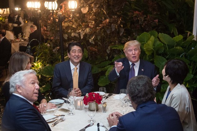 US President Donald Trump, Japanese Prime Minister Shinzo Abe (2nd-L), his wife Akie Abe (R), US First Lady Melania Trump (L) and Robert Kraft (2nd-L),owner of the New England Patriots, sit down for dinner at Trump's Mar-a-Lago resort on February 10, 2017. / AFP / NICHOLAS KAMM        (Photo credit should read NICHOLAS KAMM/AFP/Getty Images)