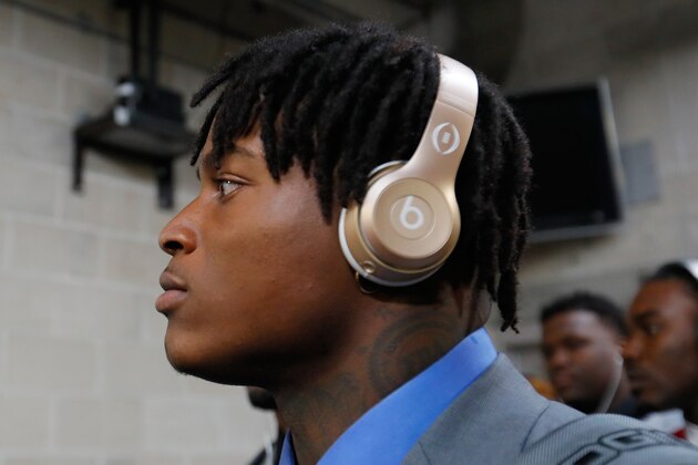 TAMPA, FL - JANUARY 09:  Linebacker Reuben Foster #10 of the Alabama Crimson Tide arrives before taking on the Clemson Tigers in the 2017 College Football Playoff National Championship Game at Raymond James Stadium on January 9, 2017 in Tampa, Florida.  (Photo by Kevin C. Cox/Getty Images)