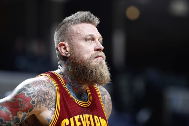 MEMPHIS, TN - DECEMBER 14: Chris Andersen #00 of the Cleveland Cavaliers looks on against the Memphis Grizzlies during the game at FedExForum on December 14, 2016 in Memphis, Tennessee. Memphis defeated Cleveland 93-85. NOTE TO USER: User expressly acknowledges and agrees that, by downloading and or using the photograph, User is consenting to the terms and conditions of the Getty Images License Agreement. (Photo by Joe Robbins/Getty Images)