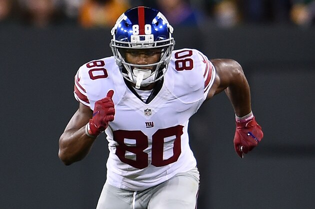 GREEN BAY, WI - OCTOBER 09:  Victor Cruz #80 of the New York Giants runs a pass route during a game against the Green Bay Packers at Lambeau Field on October 9, 2016 in Green Bay, Wisconsin. The Packers defeated the Giants 23-16.  (Photo by Stacy Revere/Getty Images)