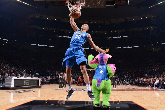 TORONTO, CANADA - FEBRUARY 13:  Aaron Gordon #00 of the Orlando Magic goes up for the dunk during the Verizon Slam Dunk Contest as part of the 2016 NBA All Star Weekend on February 13, 2016 at the Air Canada Centre in Toronto, Ontario, Canada.  NOTE TO USER: User expressly acknowledges and agrees that, by downloading and or using this Photograph, user is consenting to the terms and conditions of the Getty Images License Agreement.  Mandatory Copyright Notice: Copyright 2016 NBAE (Photo by Jesse D. Garrabrant/NBAE via Getty Images)