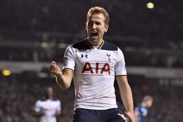 LONDON, ENGLAND - FEBRUARY 04:  Harry Kane of Tottenham Hotspur celebrates after scoring the opening goal from the penalty spot during the Premier League match between Tottenham Hotspur and Middlesbrough at White Hart Lane on February 4, 2017 in London, England.  (Photo by Justin Setterfield/Getty Images)