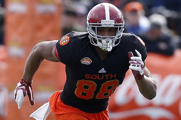 MOBILE, AL - JANUARY 28:  O.J. Howard #88 of the South team runs during the Reese's Senior Bowl at the Ladd-Peebles Stadium on January 28, 2017 in Mobile, Alabama.  (Photo by Jonathan Bachman/Getty Images)