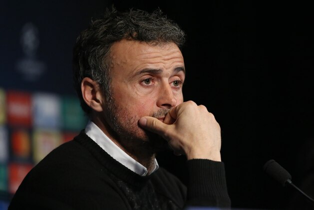 PARIS, FRANCE - FEBRUARY 14: Coach of FC Barcelona Luis Enrique Martinez answers to the media following the UEFA Champions League Round of 16 first leg match between Paris Saint-Germain and FC Barcelona at Parc des Princes on February 14, 2017 in Paris, France. (Photo by Jean Catuffe/Getty Images)