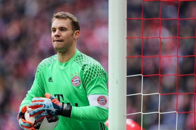 MUNICH, GERMANY - FEBRUARY 04: Goalkeeper Manuel Neuer of FC Bayern Muenchen looks on during the Bundesliga match between Bayern Muenchen and FC Schalke 04 at Allianz Arena on February 4, 2017 in Munich, Germany. (Photo by TF-Images/Getty Images)