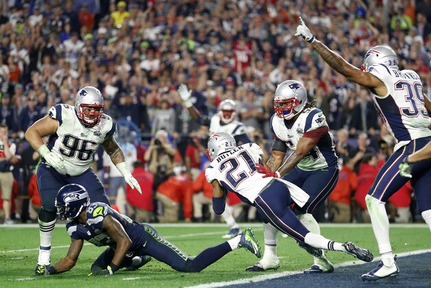 GLENDALE, AZ - FEBRUARY 01:  Malcolm Butler #21 of the New England Patriots intercepts a pass by Russell Wilson #3 of the Seattle Seahawks intended for Ricardo Lockette #83 late in the fourth quarter during Super Bowl XLIX at University of Phoenix Stadium on February 1, 2015 in Glendale, Arizona.  (Photo by Christian Petersen/Getty Images)
