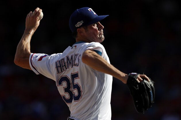 ARLINGTON, TX - OCTOBER 06:  Cole Hamels #35 of the Texas Rangers throws a pitch against the Toronto Blue Jays during game one of the American League Divison Series at Globe Life Park in Arlington on October 6, 2016 in Arlington, Texas.  (Photo by Ronald Martinez/Getty Images)