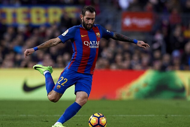 BARCELONA, SPAIN - FEBRUARY 04:  Aleix Vidal of Barcelona in action during the La Liga match between FC Barcelona and Athletic Club at Camp Nou Stadium on February 4, 2017 in Barcelona, Spain.  (Photo by Manuel Queimadelos Alonso/Getty Images)