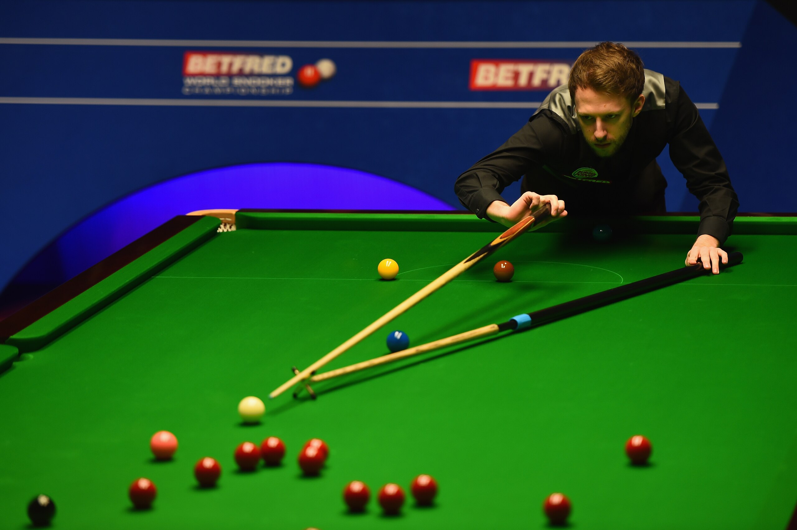 SHEFFIELD, ENGLAND - APRIL 25: Judd Trump of England in action during his second round match against Ding Junhui of China on day ten of the World Snooker Championship at Crucible Theatre on April 25, 2016 in Sheffield, England.  (Photo by Laurence Griffiths/Getty Images)