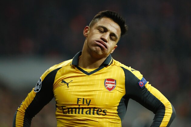 TOPSHOT - Arsenal's Chilean striker Alexis Sanchez reacts during the UEFA Champions League round of sixteen football match between FC Bayern Munich and Arsenal in Munich, southern Germany, on February 15, 2017.  / AFP / Odd ANDERSEN        (Photo credit should read ODD ANDERSEN/AFP/Getty Images)