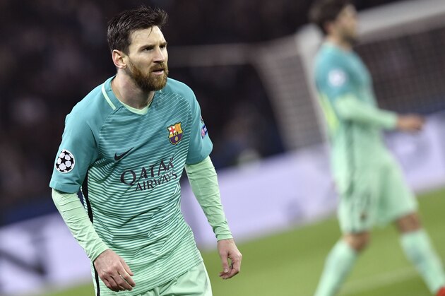 Barcelona's Argentinian forward Lionel Messi looks on during the UEFA Champions League round of 16 first leg football match between Paris Saint-Germain and FC Barcelona on February 14, 2017 at the Parc des Princes stadium in Paris. 
 / AFP / PHILIPPE LOPEZ        (Photo credit should read PHILIPPE LOPEZ/AFP/Getty Images)