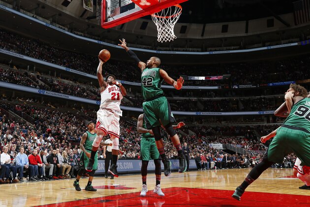 CHICAGO, IL - FEBRUARY 16: Jimmy Butler #21 of the Chicago Bulls shoots the ball against the Boston Celtics during the game on February 16, 2017 at the United Center in Chicago, Illinois. NOTE TO USER: User expressly acknowledges and agrees that, by downloading and or using this Photograph, user is consenting to the terms and conditions of the Getty Images License Agreement. Mandatory Copyright Notice: Copyright 2017 NBAE (Photo by Jeff Haynes/NBAE via Getty Images)