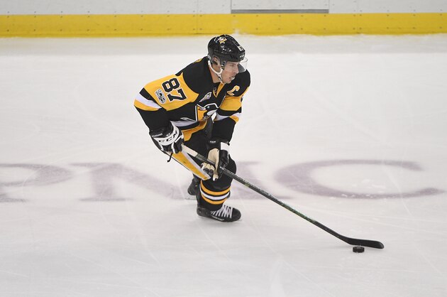 PITTSBURGH, PA - FEBRUARY 16:  Sidney Crosby #87 of the Pittsburgh Penguins skates the puck up ice in the first period during the game against the Winnipeg Jets at PPG PAINTS Arena on February 16, 2017 in Pittsburgh, Pennsylvania. (Photo by Justin Berl/Getty Images)